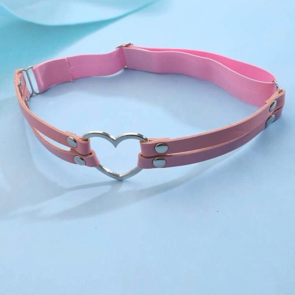 Heart shape garter leg belt